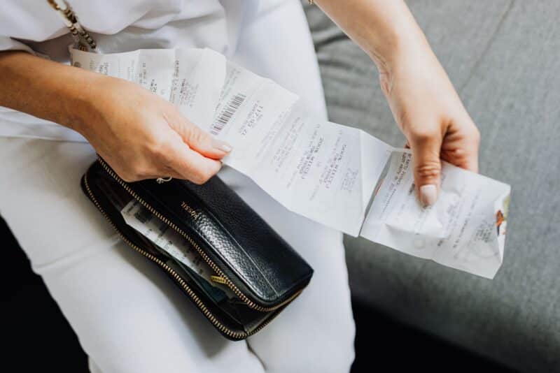 Compras parceladas sem juros: o hábito brasileiro que pode estar sabotando seu orçamento
