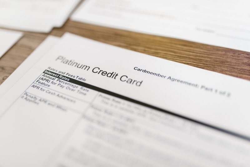 Anuidade de cartão de crédito: quando vale a pena pagar e como conseguir isenção